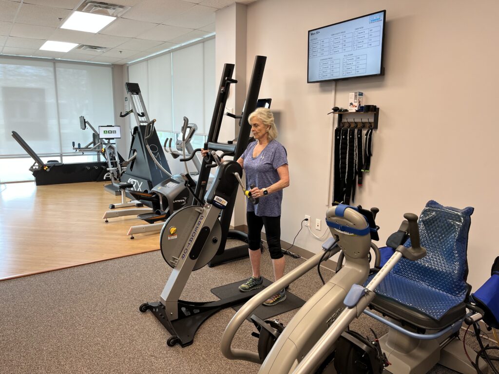 women training on ergometer